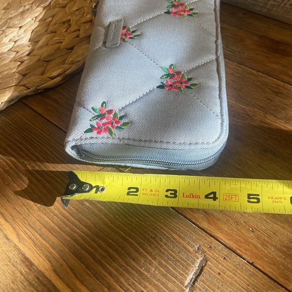 Vera Bradley BNWNT embroidered gray wallet - Picture 9 of 9